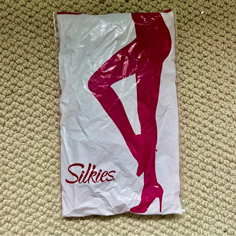 NIB Silkies Control Top in Beige/Honey-Model 070102